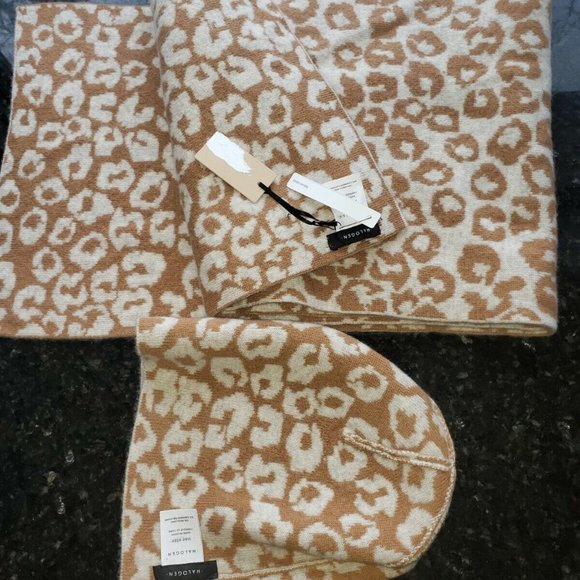 Halogen Leopard Jacquard Wool & Cashmere Scarf And Beanie